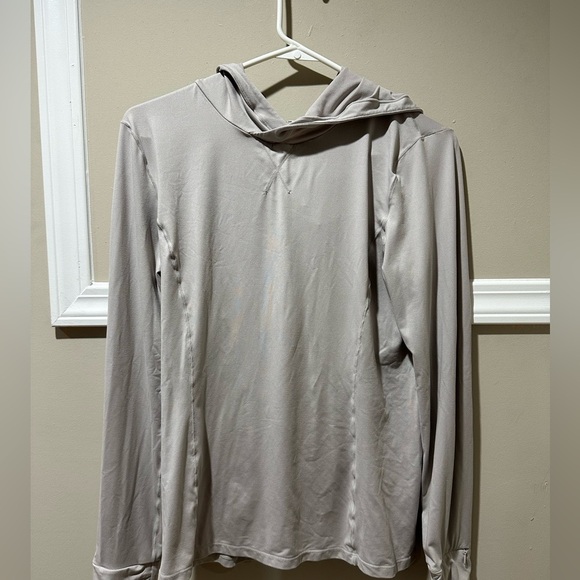 Long sleeve Fabletics shirt with pocket in back‎ - Picture 1 of 4
